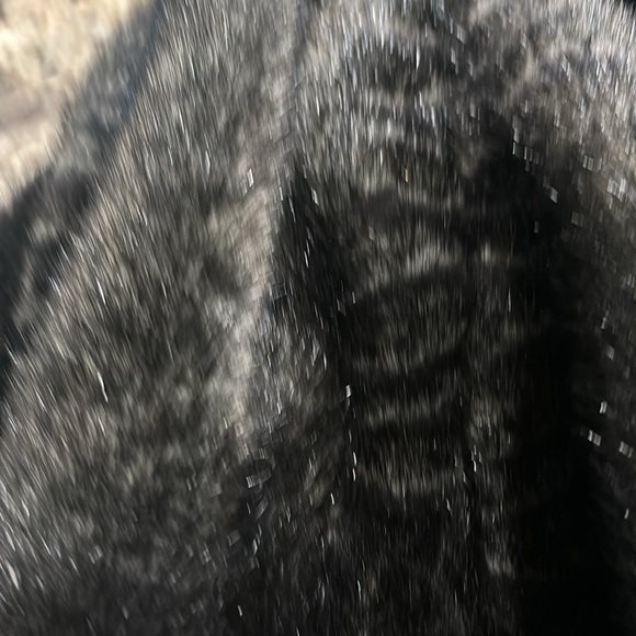 Jones New York size medium faux fur coat like new - Picture 4 of 6